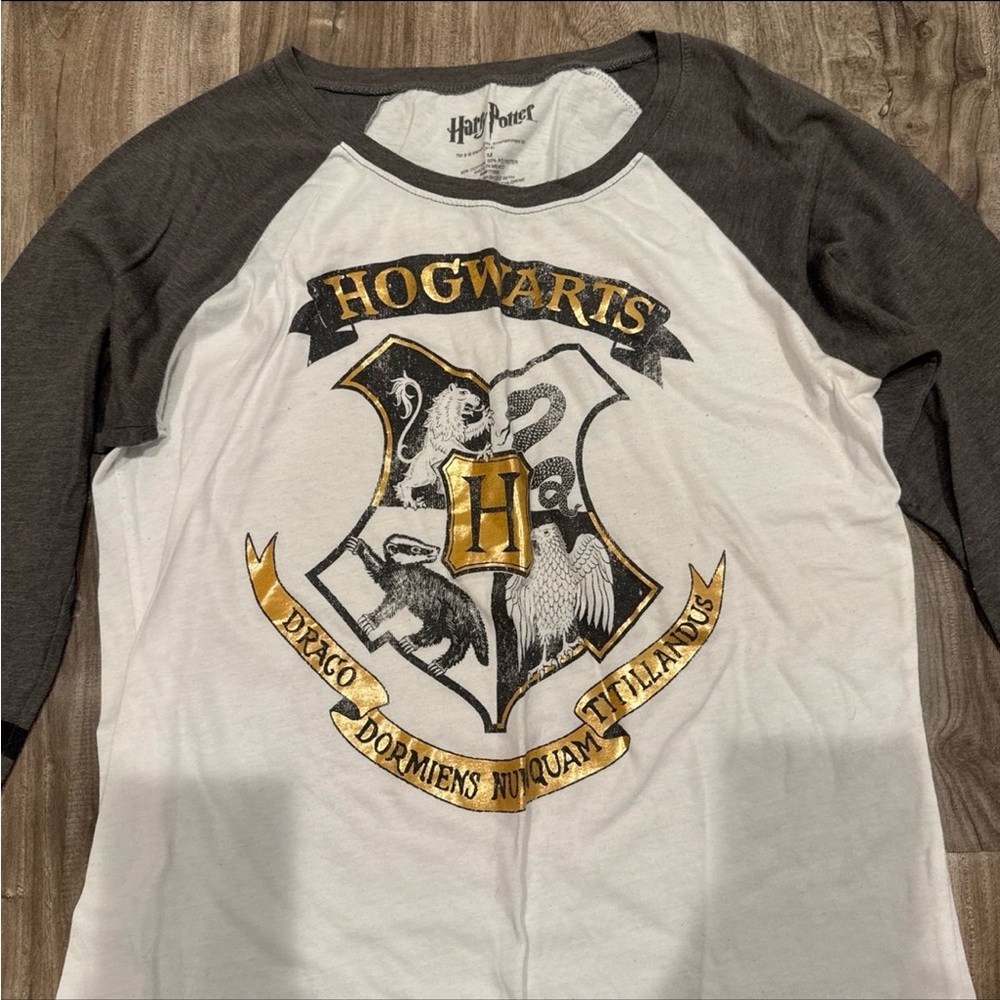 Hogwarts Crest Raglan Tee - Picture 2 of 3